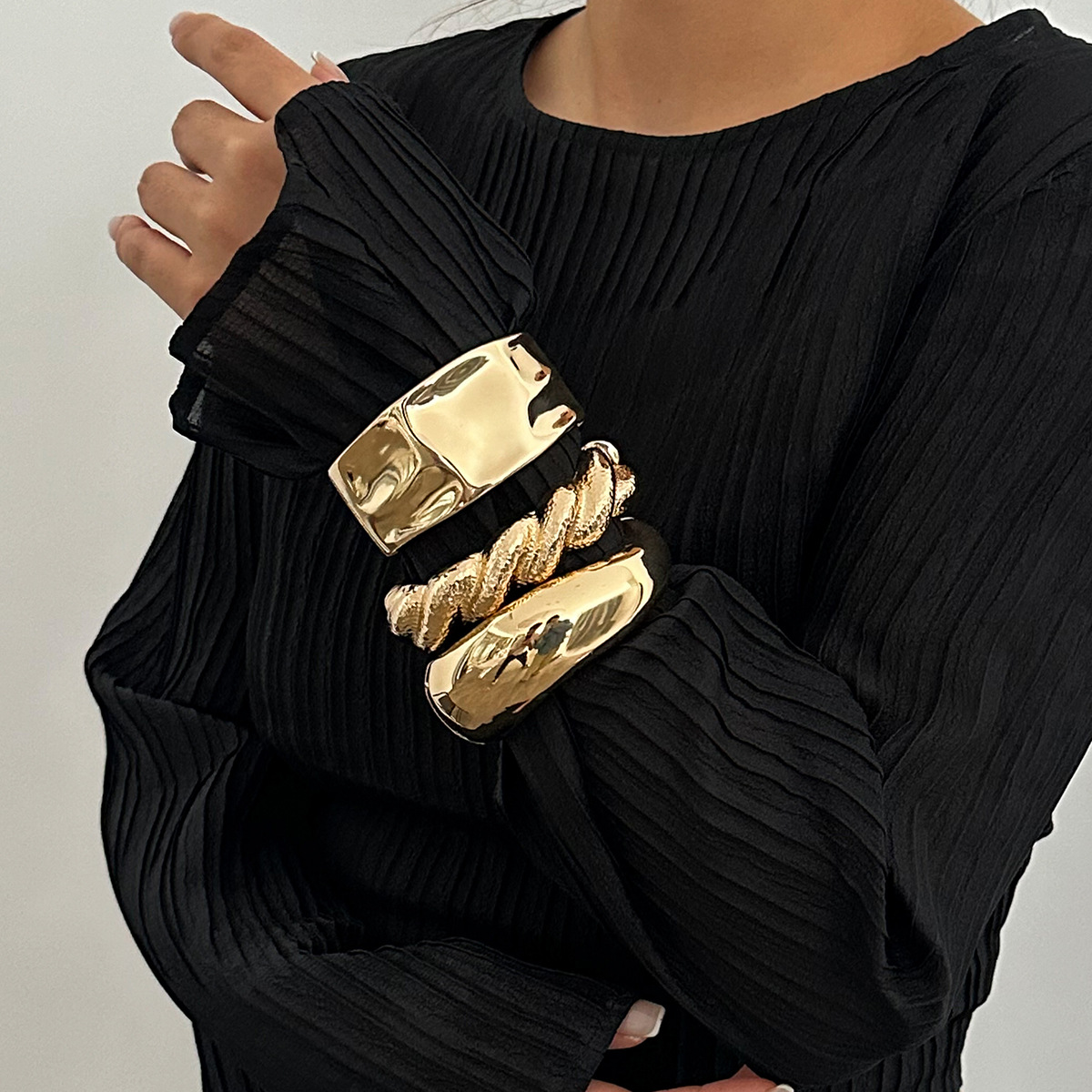Brazaletes irregulares de Meta - Women'S Emo Accessories reseña y precio